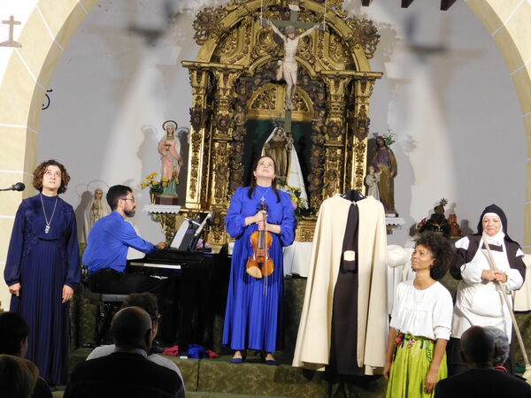 En la iglesia de Nuestra Señora del Rosario de Éjeme.