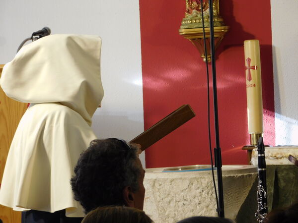 En la iglesia de Nuestra Señora Virgen de la Encina en Galindo y Perahuy (urbanizaciones)