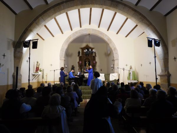 En la iglesia de San Cristóbal de Castillejo de Dos Casas.