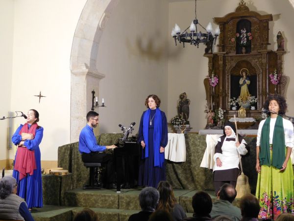En la iglesia de San Cristóbal de Castillejo de Dos Casas.