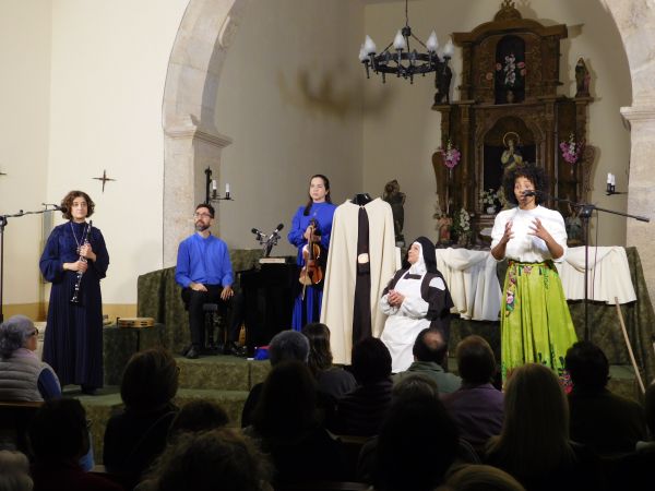En la iglesia de San Cristóbal de Castillejo de Dos Casas.