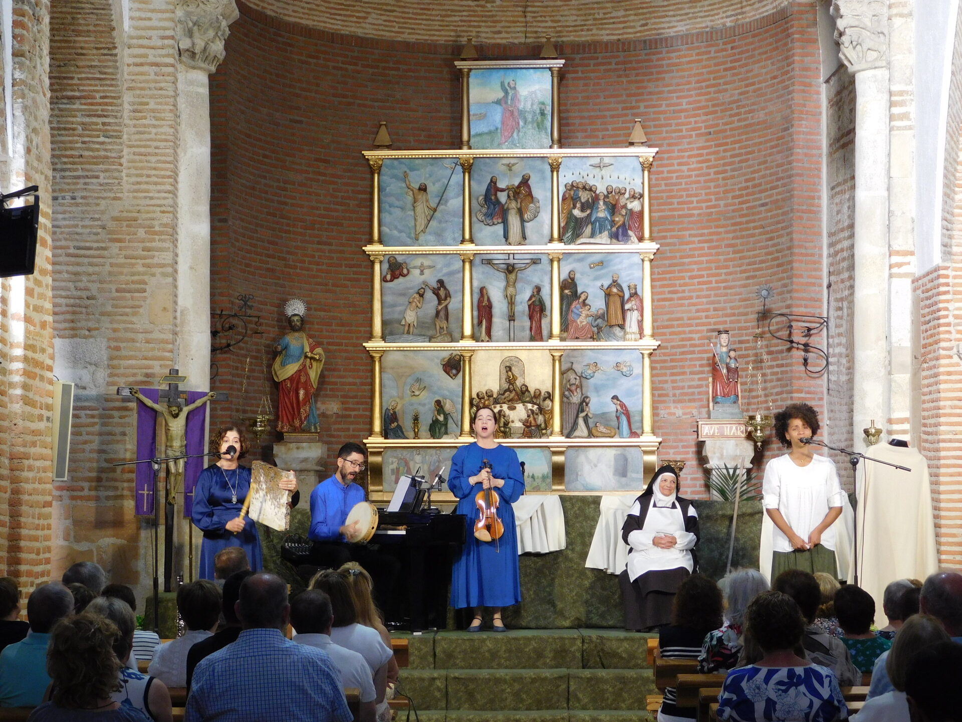 En la iglesia de San Pedro Apóstol de Paradinas de San Juan