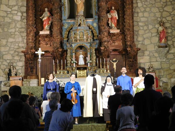 La poesía y la música de Denis Rafter conmueven a los vecinos de San Muñoz