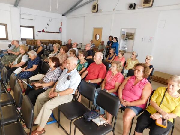 El teatro improvisado de Denis Rafter triunfa en Juzbado
